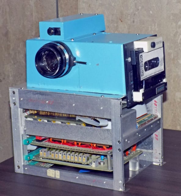 Prvi digitalni fotoaparat Stevena Sassona razvijen u Kodaku 1975.