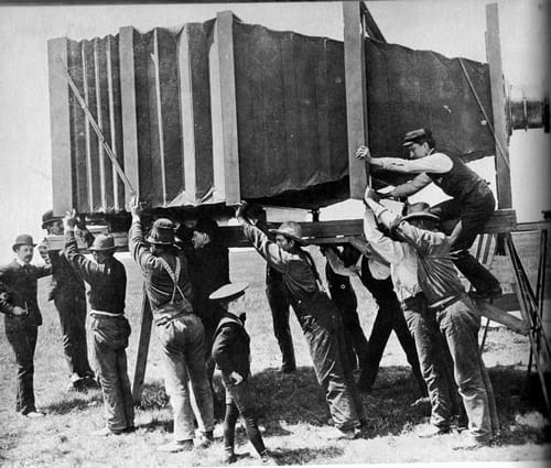 George R. Lawrenceova Mammoth Camera s posadom, oko 1900.